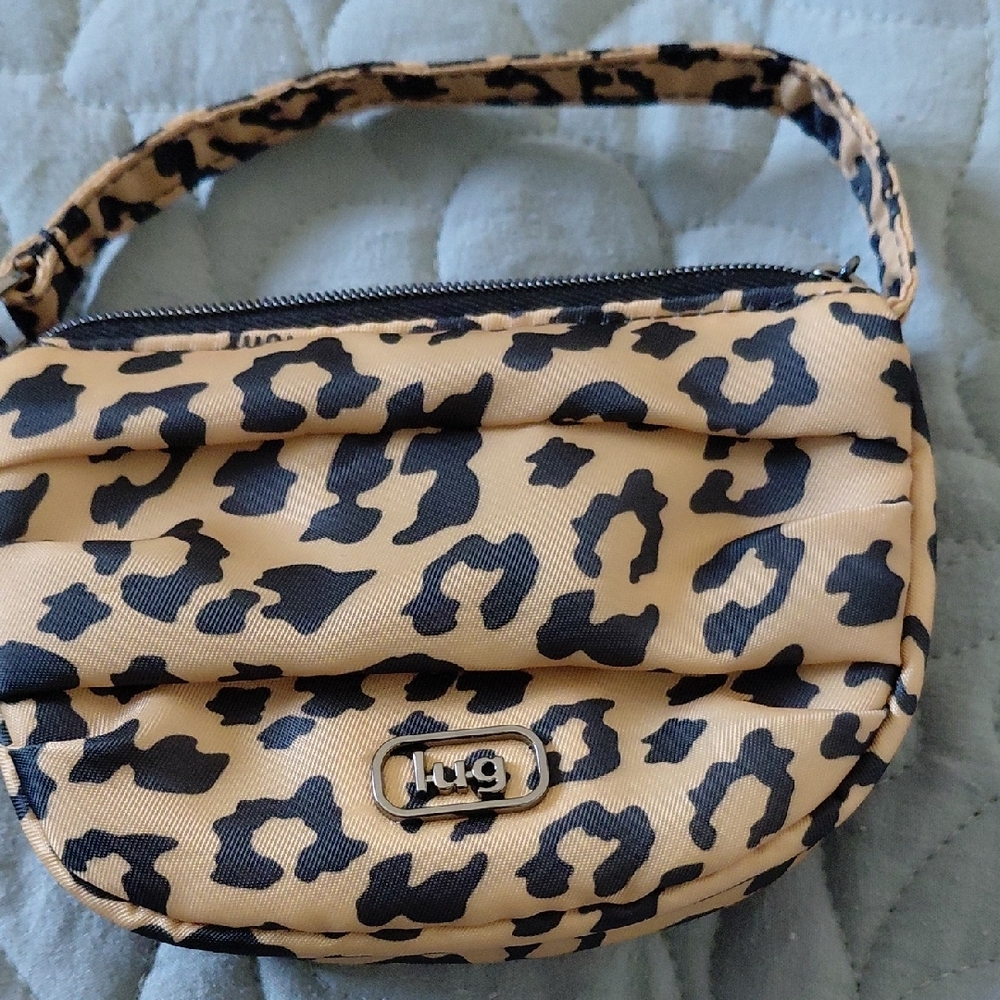 Lug Leopard Pattern Wristlet - Picture 2 of 5